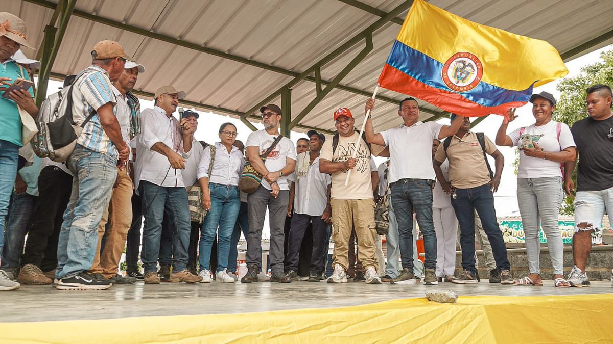El 1er distrito de reforma agraria está en Buenavista, Córdoba. Se ha redistribuido el 12% de su tierra rural. Hoy celebraron la 1era marcha de un 1 de mayo en su historia. 2500 de los 19000 buenavisteros/as marcharon. A eso le temen los poderosos, a reformas que rompen yugos!