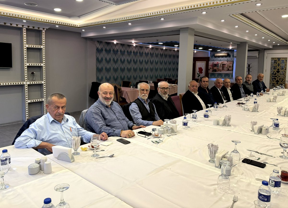 bbismailerdem's tweet photo. 1999 Genel ve Yerel Seçimlerinde seçilen,
9. Dönem İstanbul İl Genel Meclisi AK Parti 
Grubu üyeleri olarak Esenler Belediyesi Kültür Merkezinde mutad toplantılarımızdan birini daha yaptık.

AK Parti grup başkanlığı yaptığım 9. dönem arkadaşlarımızla 26 yıllık dostluklarımız devam ediyor. Bugün bizlere ev sahipliği yapan Esenler Bel. Başkanımız @tevfikgoksu beye, Bşk.danışmanı Mehmet Çelik beye, davetimize icabet eden tüm yol arkadaşlarıma çok çok teşekkür ederim.

“Bizlerde dava adamlığı, dostluklar pazara kadar değil” @Akparti @akpartiistanbul @halideincekara