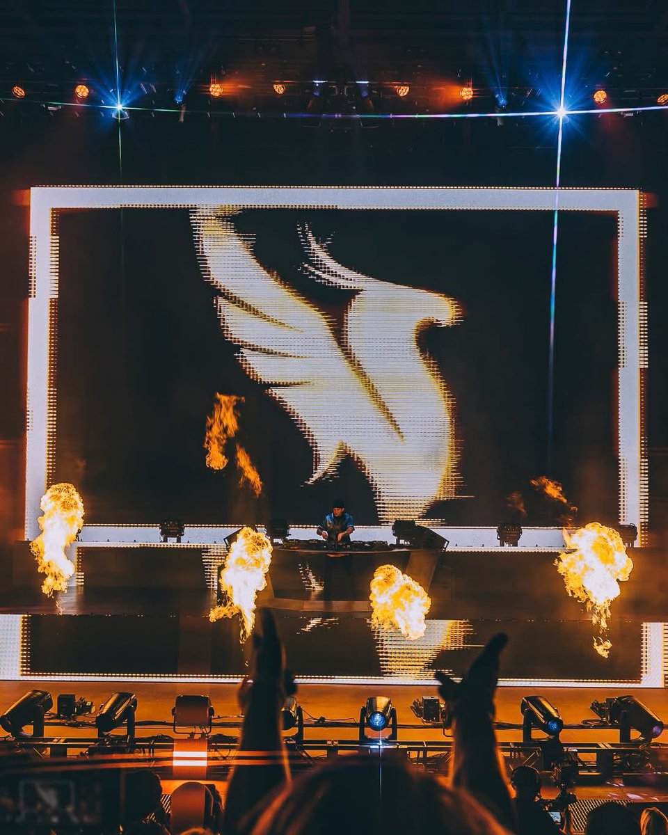 ILLENIUM’s announcement coming soon ⏳

(📸 via <a href="/ILLENIUM/">ILLENIUM</a>)