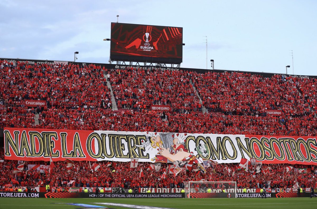 SFCSVQ2's tweet photo. Ninguna pero ninguna afición de España igualará lo que hizo esta grada esos días.

Esto si que fue todo al rojo y todo al blanco. https://t.co/CUwnpRLQvc