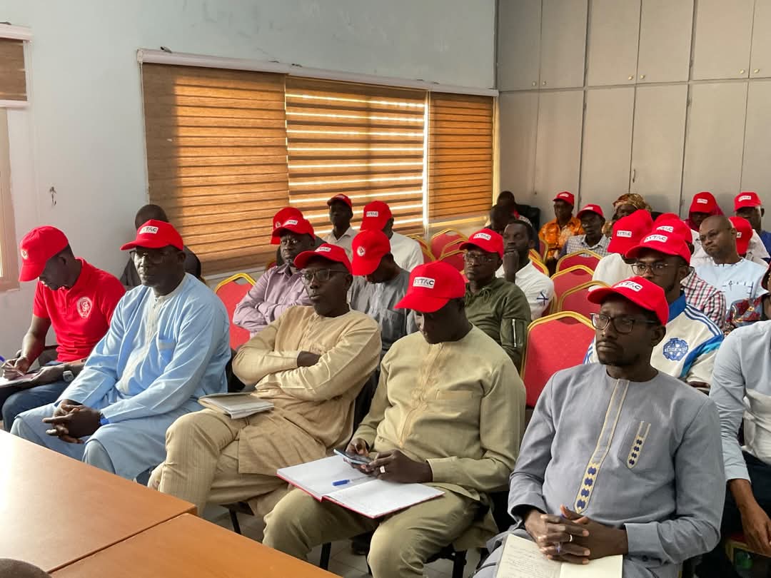 meteosenegal's tweet photo. Fête du Travail à l’ANACIM : Entre des satisfactions et de bonnes perspectives….
Plus d’infos sur notre site : https://t.co/LBK3xkhQhQ
#anacim
#meteosenegal
#SYTAC
#csa
#FeteDuTravail
#1Mai
#aibdsa
#TSA
#bea
#OIT
 https://t.co/Ca8437bLgU