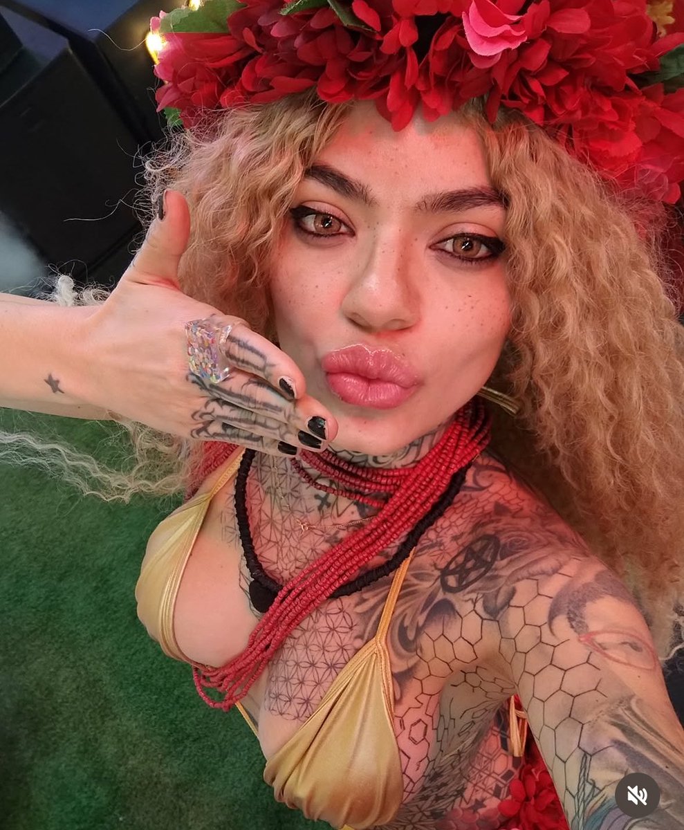 LA GANADORA DE ESTA MONDAAAAAA 💋💅🏻
#LaCasaDeLosFamososCol
#LaCasaDeLosFamososCol2