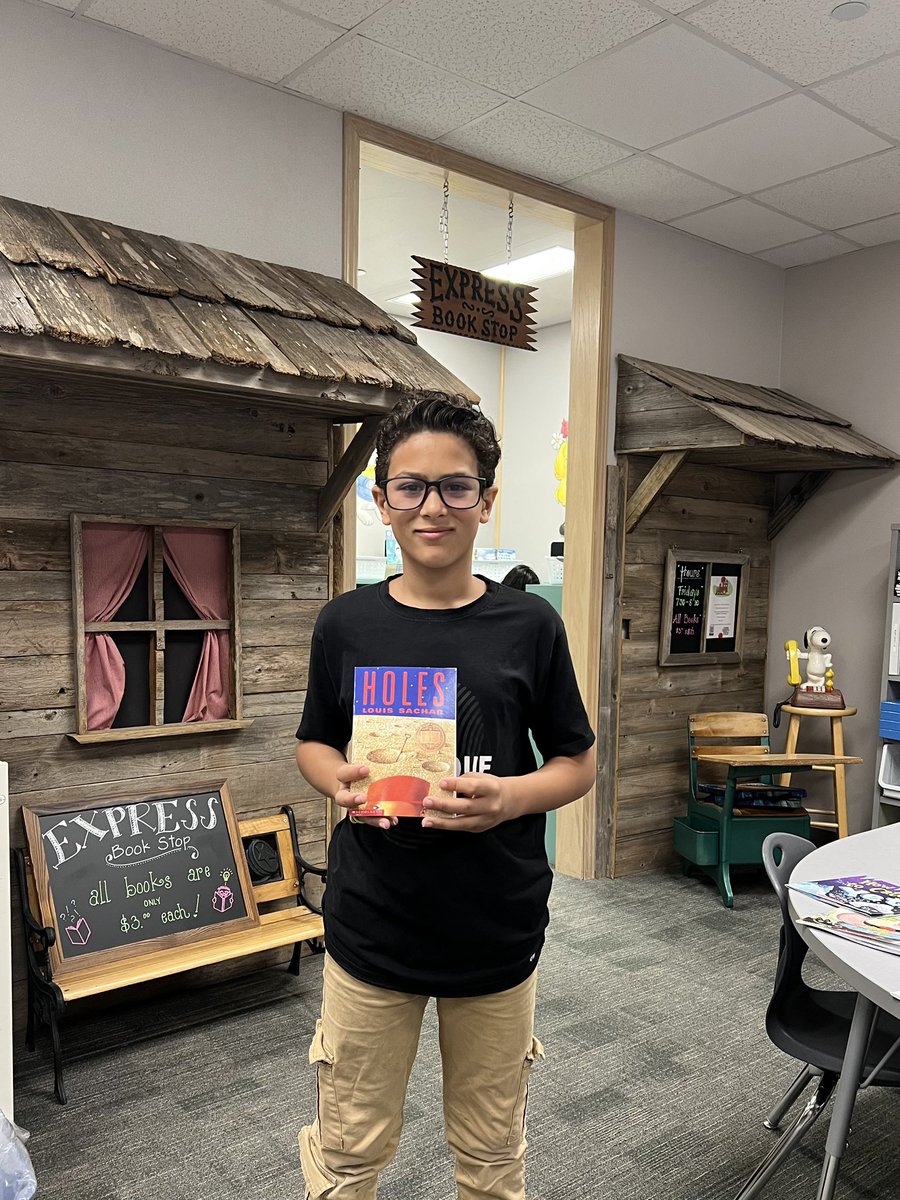 ExpressBookStop tweet media