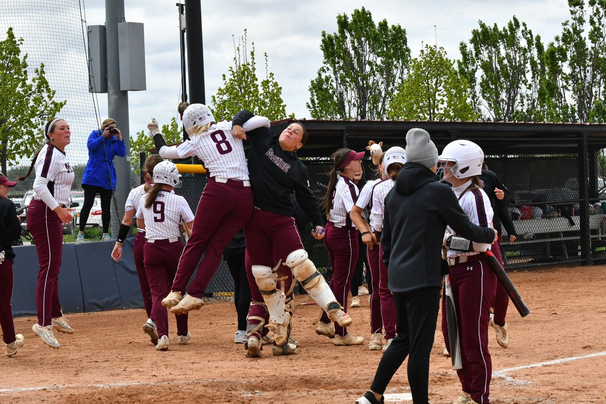 Midland_Sports's tweet photo. SCORE UPDATE - END OF 5: @MsideMustangs 6, @dordtdefenders 1 #gpacsb https://t.co/2la1ZYfNPh