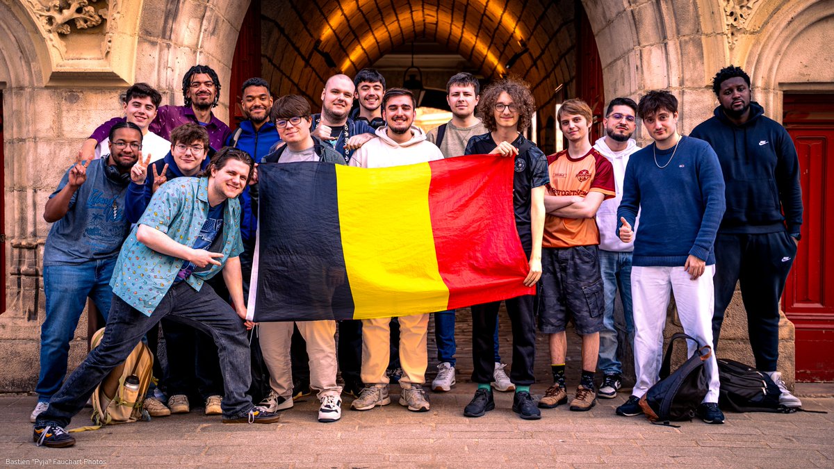 PyjaSSB's tweet image. L&apos;ALBUM DU #FORTGAYANT 9 EST PUBLIÉ
Il m&apos;a pris plus de temps que d&apos;habitude car je voulais mettre la gomme ! (Et le rose c&apos;est pas facile à travailler pour un daltonien 💀)

J&apos;espère qu&apos;il vous plaira ! 💛
RT/Like please 🙏
flic.kr/s/aHBqjCcz1n