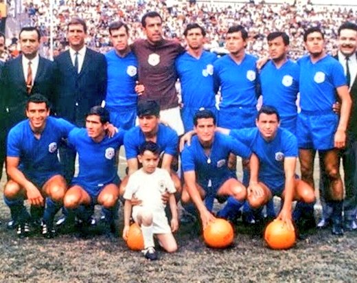 1969.
Sabías que el único equipo mexicano que ha ganado el quintuplete en un año es Cruz Azul?
Jamás otro club en la historia del futbol mexicano lo ha logrado.

✅ Campeón de Liga
✅ Campeón de Copa
✅ Campeón de Concacaf
✅ Campeón de Campeones
✅ Campeonísimo