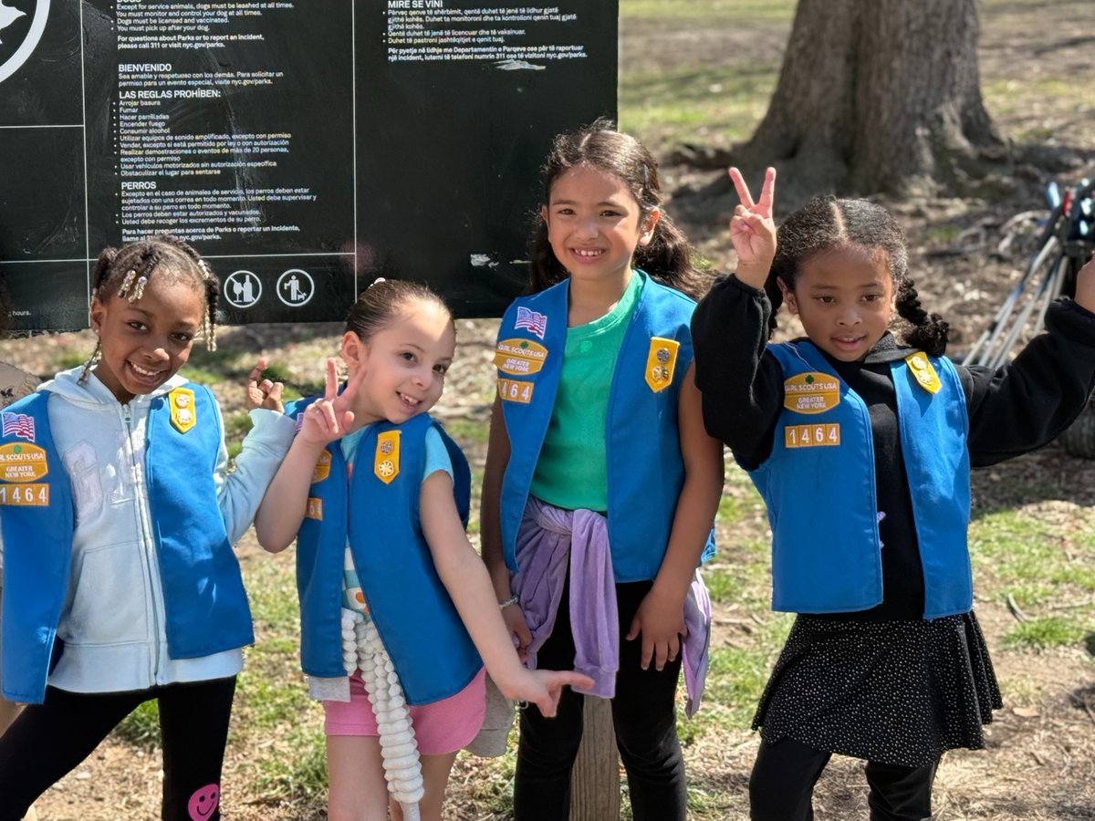 girlscoutsnyc's tweet image. These Daisy Girl Scouts from Troop 1464 teamed up with Friends of Pelham Parkway for a community clean-up—and earned their “Make the World a Better Place” petal doing it! 🌎💚

#GirlScouts #GirlScoutDaisies #ParkCleanup #NYC #FutureLeaders