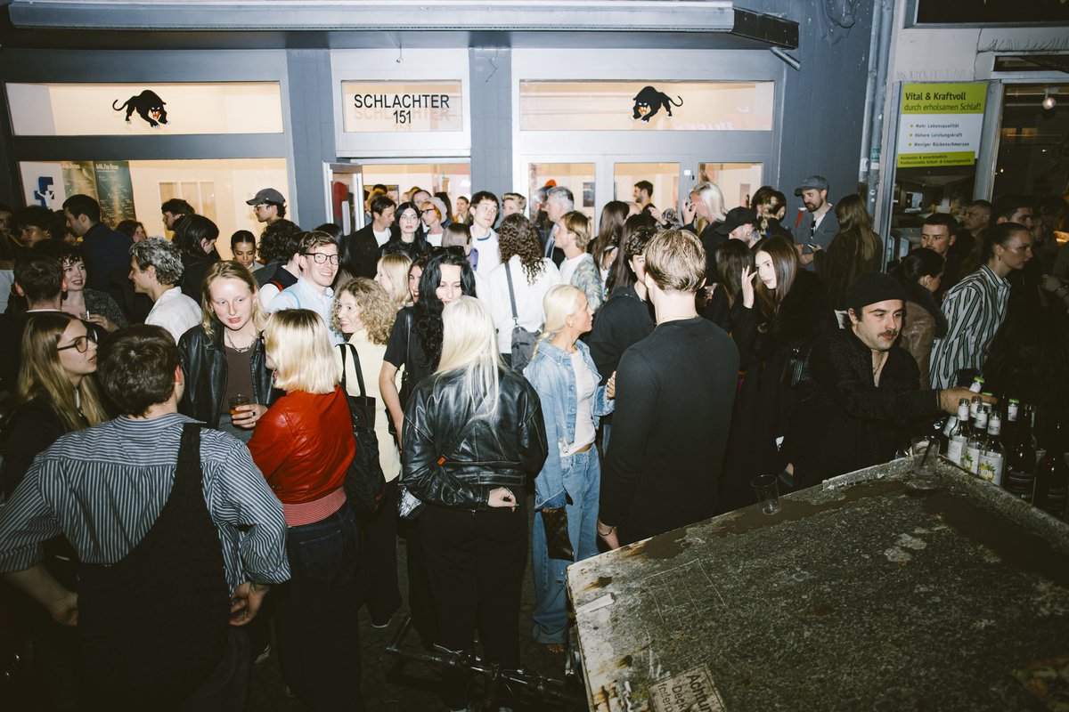 anika meier tweet media