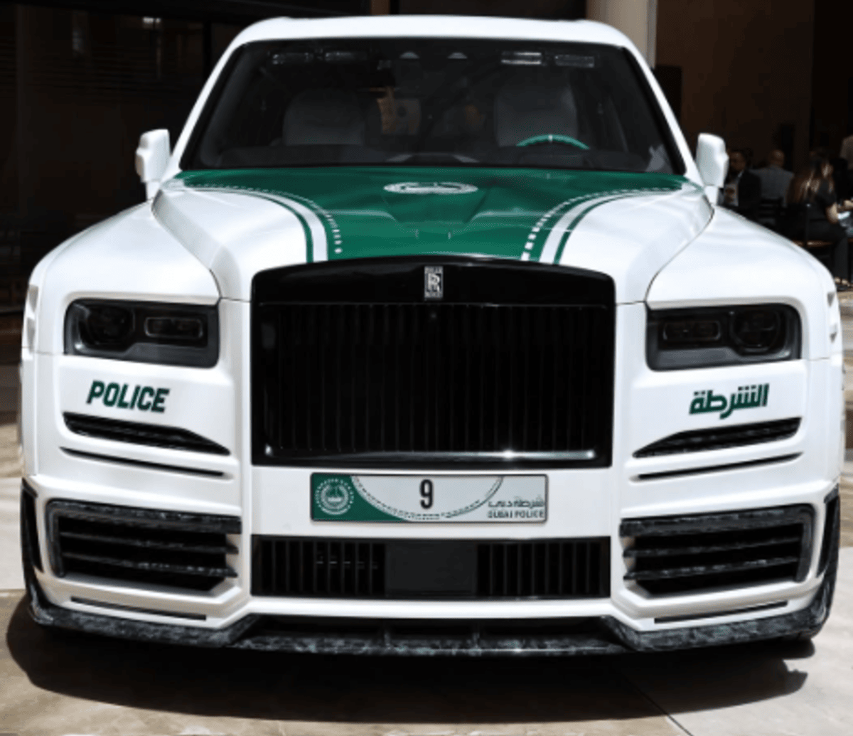 CerfiaFR's tweet photo. 🇦🇪🚗 INSOLITE | La police de Dubaï intègre une Rolls-Royce Cullinan Mansory à sa flotte de véhicules. Elle rejoint des modèles emblématiques comme la Bugatti Veyron, la Lamborghini Aventador ou la Porsche 918 Spyder. https://t.co/qv3wxqwWoG