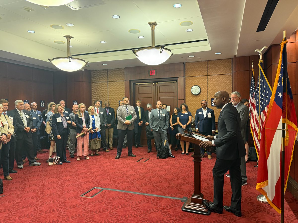 Georgia_EMC's tweet image. EMC leaders visited D.C. for @NRECA’s Legislative Conference, urging Congress to support EMCs by avoiding premature power plant closure, fast-tracking energy infrastructure projects and boosting grid reliability. Thanks to all who met with us! #CoopsOnTheHill #PoweringTomorrow