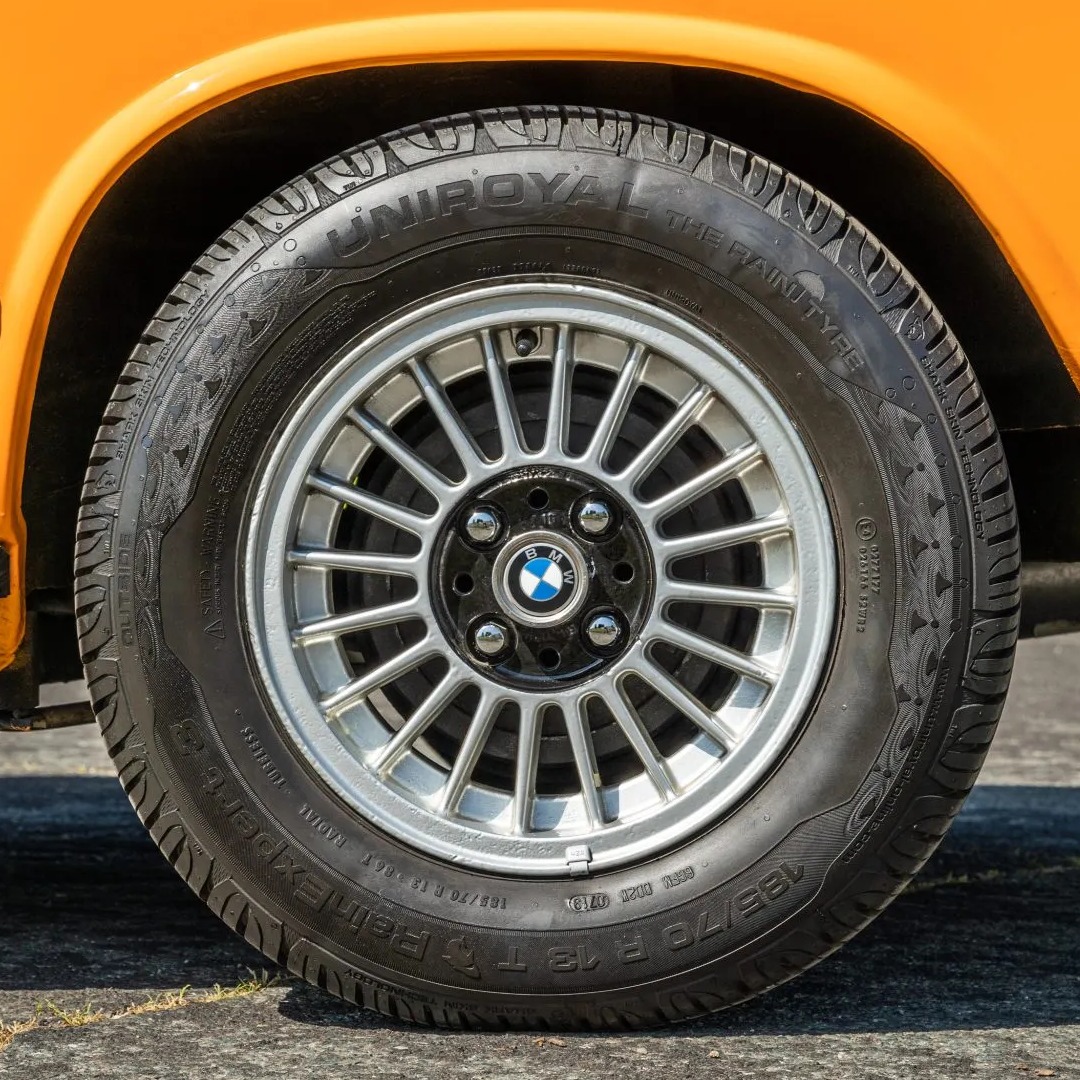 Old Soul, Sharp Lines