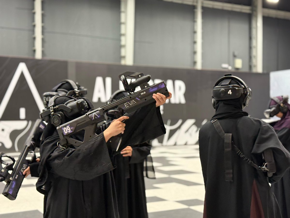 Kfupm_FVC's tweet image. قبل بدء فترة الاختبارات، نظمنا رحلة ترفيهية لكسر الروتين وإدخال جو من البهجة على الطالبات. تخللت هذه الرحلة لحظات مليئة بالضحك والاسترخاء والذكريات الجميلة.
كانت فرصة مميزة لتجديد النشاط الذهني والاستعداد للمرحلة القادمة.
نتمنى للجميع التوفيق والنجاح في اختباراتهم. أنتم على قدر…