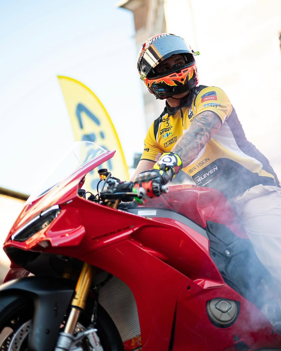 andreaiannone29's tweet photo. GRAZIE MILLE, CHE BELLA ACCOGLIOENZA ! BUON WEEKEND A TUTTI ❤️‍🔥 https://t.co/8QNTNYAzfI