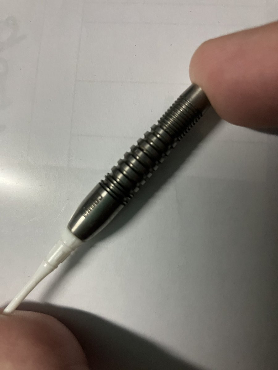 jps343's tweet image. 現在時間　a.m4:06 

江東区枝川1丁目ガソリンスタンド付近でバレル一本拾いました。

心当たりある方連絡ください。
まだカットがゴリゴリで買ったばかりだと思います。（one80

#ダーツ