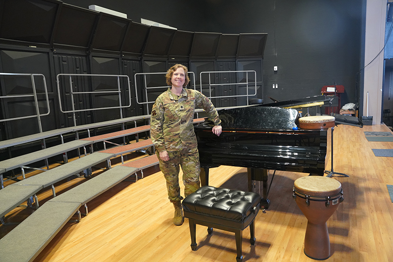 Big congrats to Dr. Haley Armstrong, our Director of Bands, on her promotion to Lt. Col. in the U.S. Air Force Reserves!

sdsmt.edu/news/releases/…
#SouthDakotaMines #HardrockerProud #HardrockerStrong