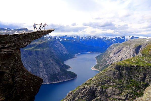 Geogrok (@geo_grok) on Twitter photo Today, May 1, Norway’s Trolltunga cliffs thrill! A rock juts over a 3,600-ft drop, framing icy lakes and snowy peaks. Winds roar, hearts race—Earth’s bold stage dares you to stand tall!
#GeoWonders
#Geo_grok
#NationalGeographic
<a href="/NatGeo/">National Geographic</a> Today, May 1, Norway’s Trolltunga cliffs thrill! A rock juts over a 3,600-ft drop, framing icy lakes and snowy peaks. Winds roar, hearts race—Earth’s bold stage dares you to stand tall!
#GeoWonders
#Geo_grok
#NationalGeographic
<a href="/NatGeo/">National Geographic</a>