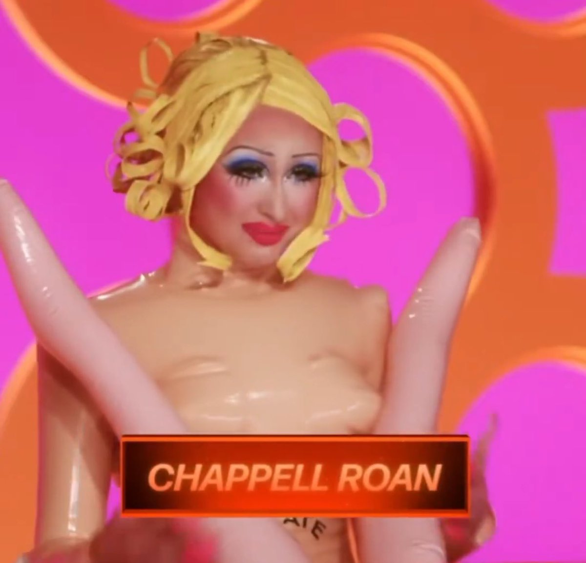 BuzzingPop's tweet image. Chappell Roan dressed as a blowup sex doll for ‘RuPaul’s Drag Race All Stars.’