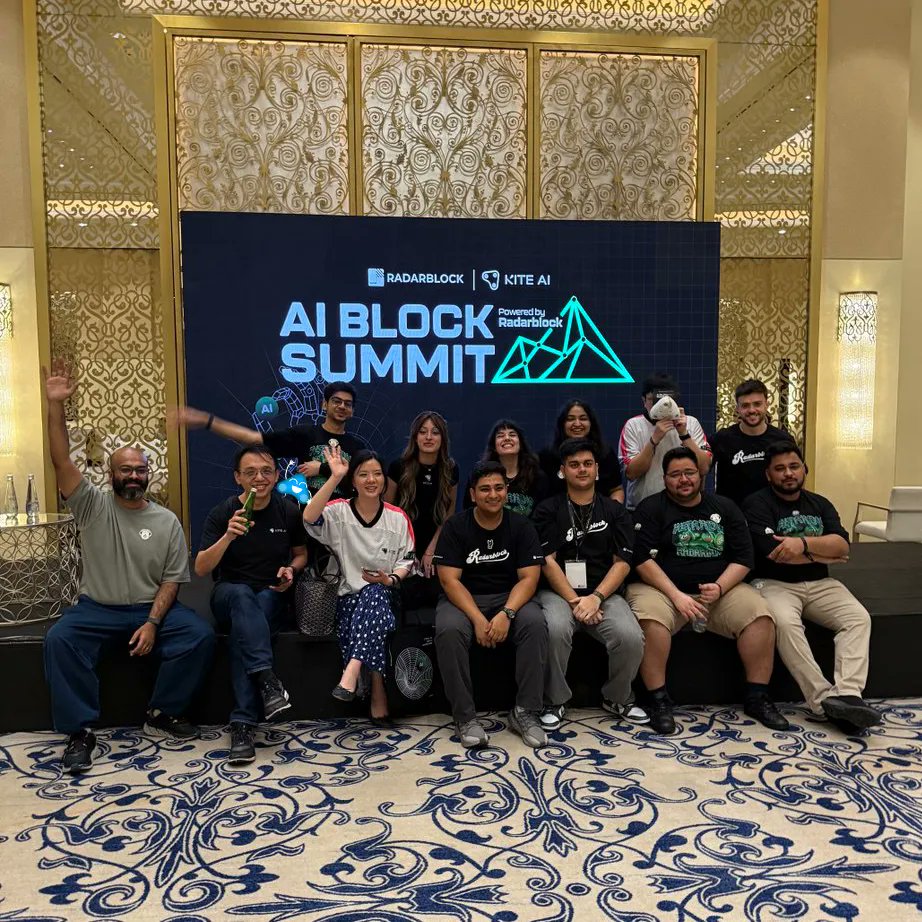 Team photo from Token2049!

Everyone says decentralizeeee 🪁

Where’s Poki?

(Hint: I’m in there, just short and completely blocked as usual 😤)