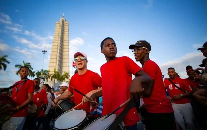 #Cuba celebra en cada plaza el día de los trabajadores.
#LaHabanaDeTodos