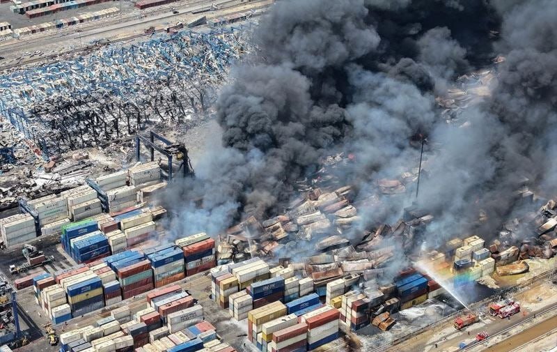 جوک جدید!😏
مومنی، وزیر کشور گفت: «با مقصران احتمالی در هر سطحی برخورد خواهد شد.»!!!