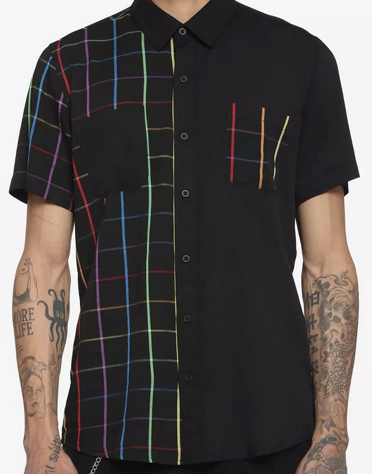 drholmestuck's tweet photo. NEED @HotTopic to bring back this shirt for pride this year. bought it a few back and it was literally my fav shirt in the world until it got fucked up in my apartment building's laundry and i had to lose it forever. i can't find it on ebay at all PLEASE BRING THIS BACK I MISS IT https://t.co/RnxhnhH0e4