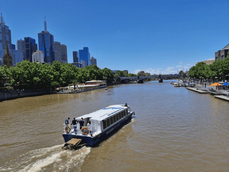 FDTraveller's tweet image. Uncover Australia's marvels! From the renowned Sydney Opera House to the awe-inspiring Great Barrier Reef, there's a journey for everyone. Experience the Outback's wild allure or Melbourne's lively scene. Are you set for an adventure? #ExploreAustralia 
fairdinkumtraveller.com/ultimate-austr…