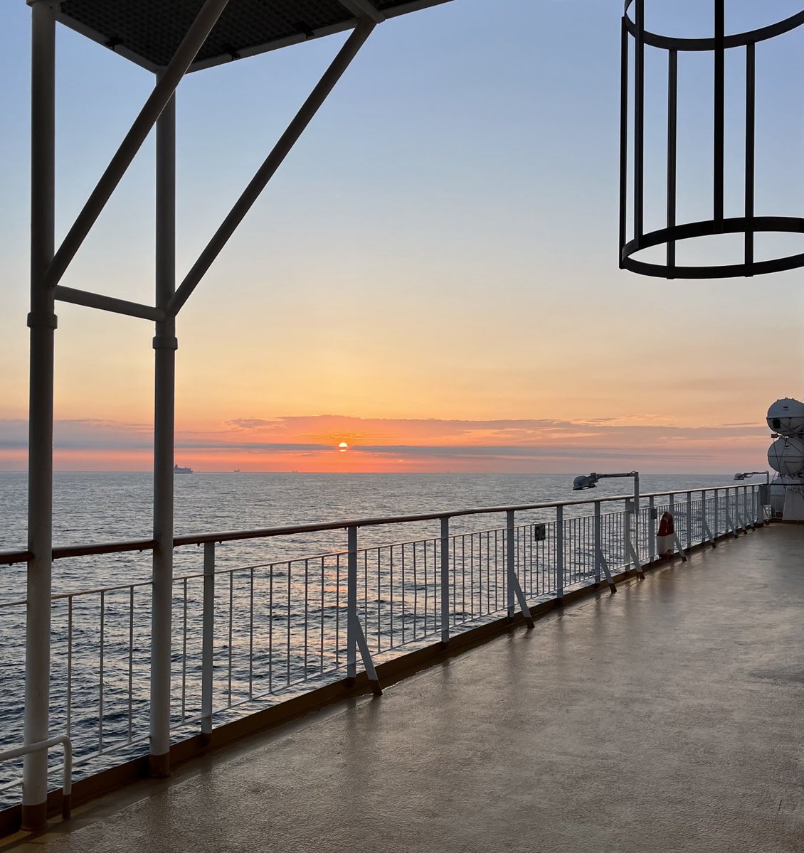 A beautiful evening 🌊🧡☀️🕊️