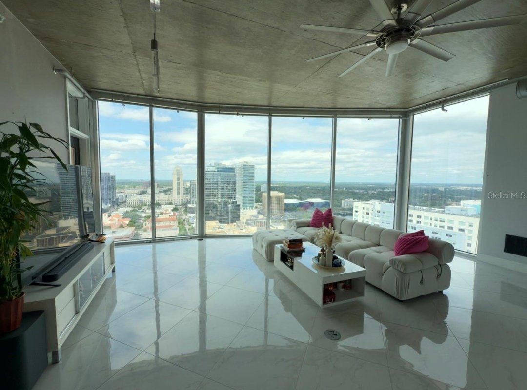 jaredjonesgroup's tweet photo. Under Contract for Our Buyer! 🏙️🔑

Exciting news — our buyer is under contract on this stunning 2-bed, 2-bath high-rise condo at Solaire in Downtown Orlando!

🔗 Read more about the deal here:
 https://t.co/p5S2eejlv9 https://t.co/B35O8V92gB