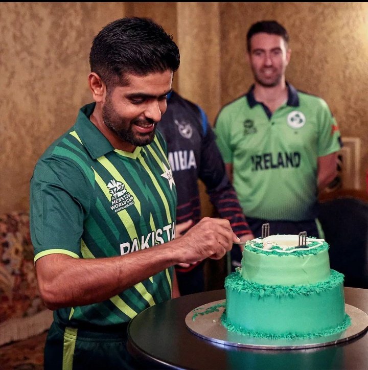 And you mean so much to me chahy me Kisi or sy dosti kr b Lou but Teri Meri dosti hamesha ky Liya rhy gi chahy Kuch b ho jy😭
Tm Meri wo wali dost ho jis sy m sari baty share krti hou specially jb sad hou to 😭😭
Tery jesa Yar Kahan 😭
One again happy birthday dear 🎉