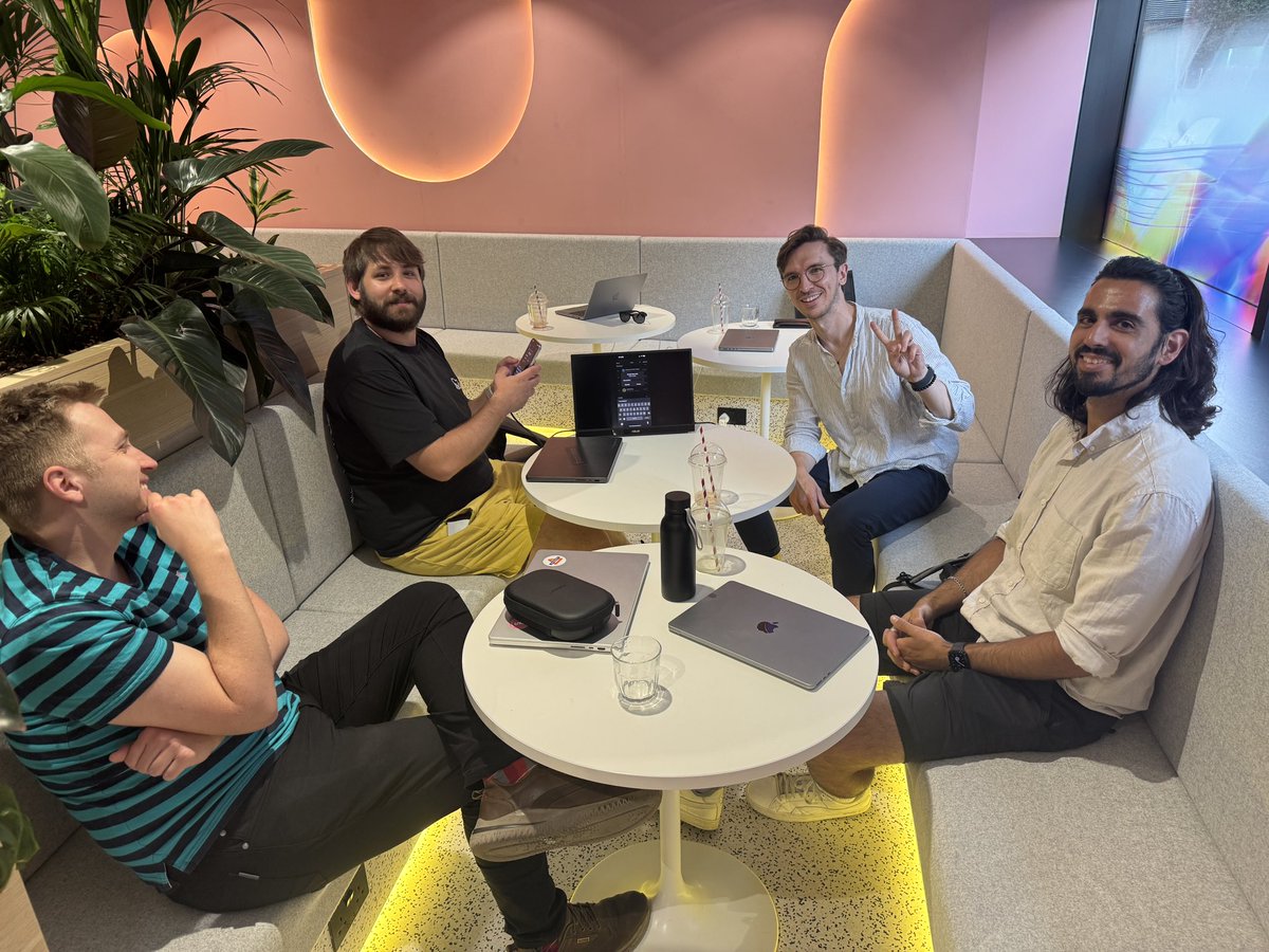 Grateful for such an awesome indie dev / designer community in London ❤️ If you wanna join our lil @Hackaditch co-work Thursdays send me a DM ✉️