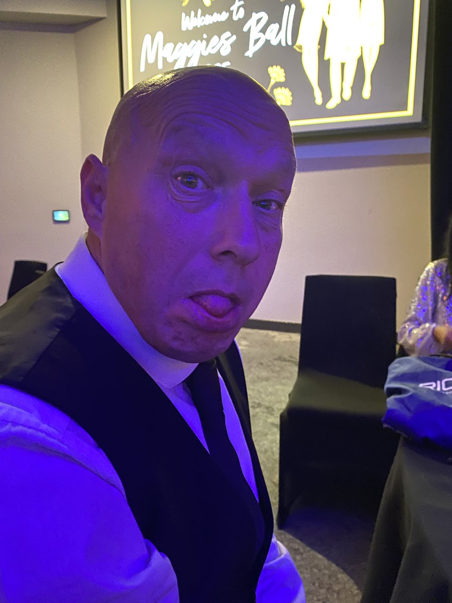 ElaneHeyes's tweet photo. More pictures of Maggie’s ball Gatsby night. 
With everyone’s  help they raised over £40,000 and every penny will help Maggie’s Manchester be here for people when their lives have been turned upside down. https://t.co/OhPJbYm4DM. https://t.co/RahDfIqSon