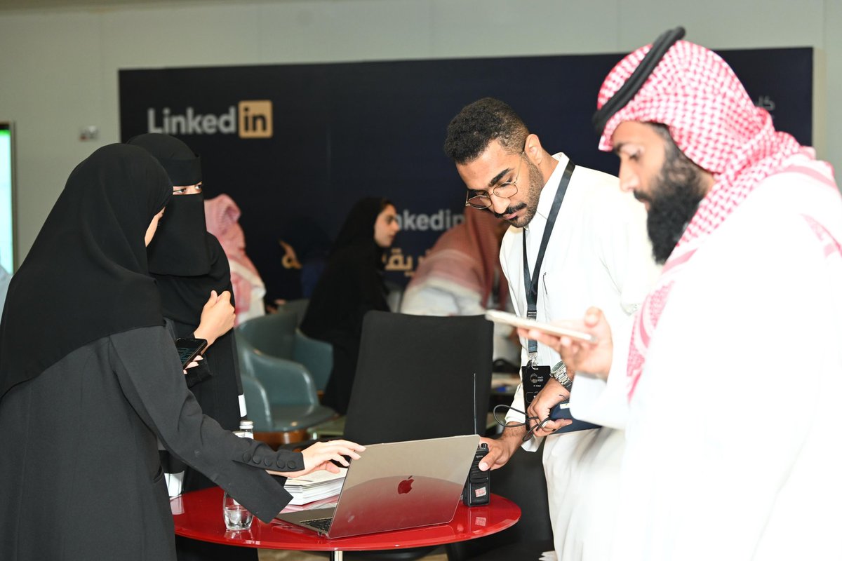 The Last Dance

ختامها مسك مع كايسف وتحديدًا في Career Arena، منطقة نوعية حاولنا نصممها ونبنيها من الصفر على ثلاثة محاور: (تفاعلية - إبداعية - إثرائية)، كلّي سعادة وفخر بفريق، وأصداء، وأثر ،وأرقام الأرينا.

لو مريتوا بالأرينا، شاركوني فضلًا قصصكم وتجاربكم فيها 👇🏽