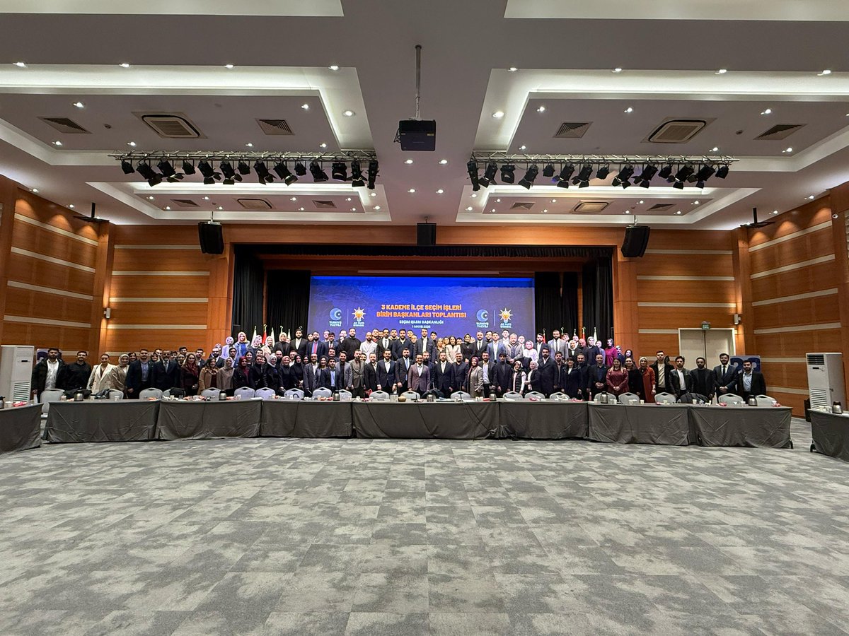 İstanbul İl Başkanlığımızda, teşkilat çalışmalarımızı daha etkin ve koordineli bir şekilde sürdürmek amacıyla 3 kademe Seçim İşleri Birim Başkanları Toplantısı gerçekleştirildi.✨

<a href="/akgencistanbul/">AK Gençlik İstanbul</a> 
<a href="/nevzatyucetr/">Nevzat Yüce</a> 
<a href="/avyusufibis/">Yusuf İBİŞ</a> 
<a href="/akkagithane/">AK Parti Kağıthane</a> 
<a href="/erkanyildirim76/">Erkan Yıldırım</a> 
<a href="/Abdullah32Ozel/">Abdullah Kayra Özel</a>