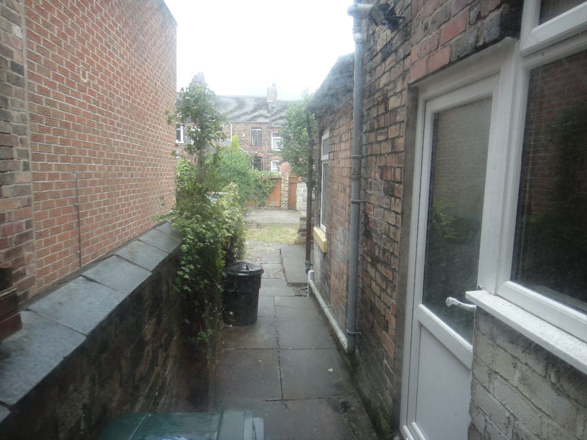 New to market - 3 Bed Terraced House, Hammersley Street , Birches Head, Stoke-on-Trent, ST1 6LP, £895pcm. View details: wardsproperty.co.uk/propertydet.as…