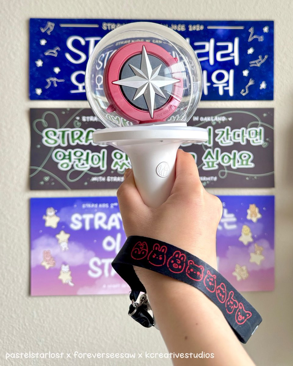 stray kids dominATE usa tour freebies!🖤

⭐️ commemorative wristlet (limited, 1 per person)
⭐️ dominate jjam logo vinyl sticker

🕑 time + location to be posted on day of show! (mostly on IG)
📍Seattle / SF / LA day 1&amp;2 / NY day 1&amp;2 / DC

See you guys soon! feel free to say hi~