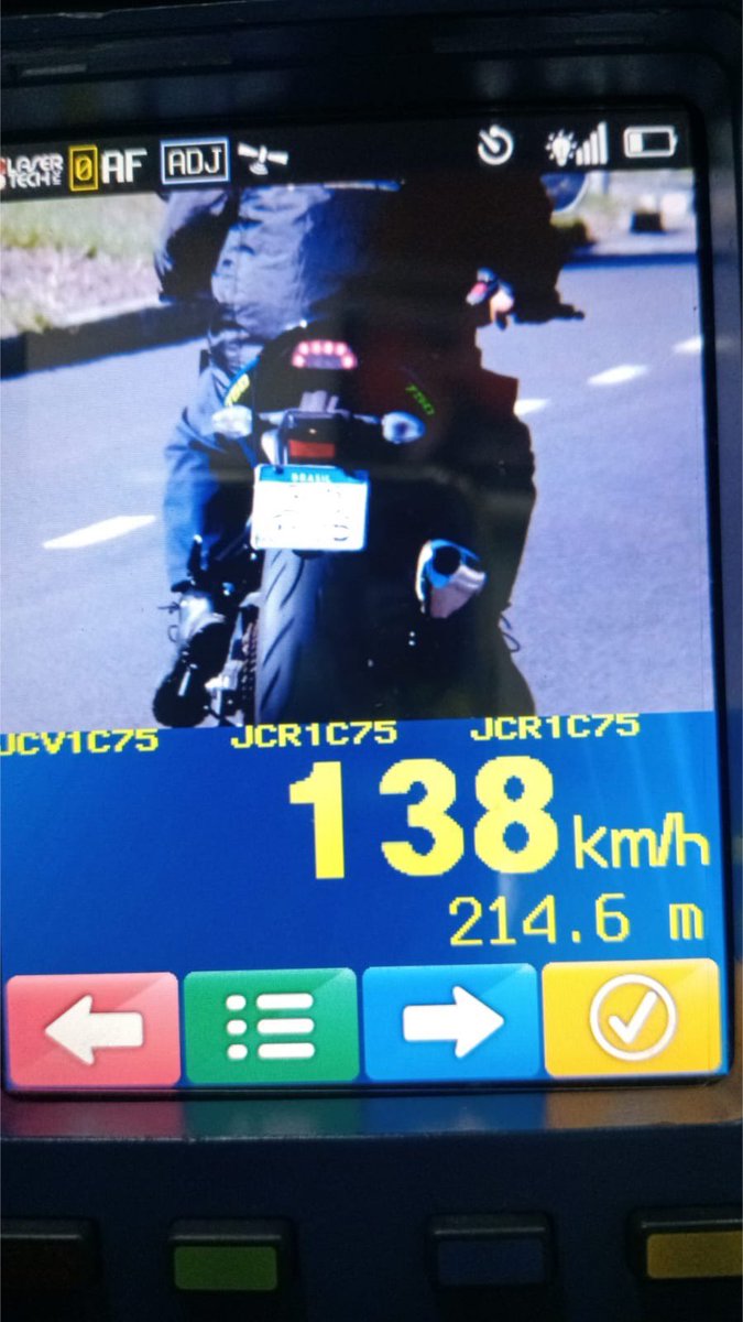 EPTC_POA's tweet image. 16h33 - ⚠️ #EPTC registrou neste feriado um flagrante de irresponsabilidade a 138 km/h na av. Ipiranga, onde o limite é de 60 km/h.

É infração gravíssima, multa de R$ 880,41 e suspensão do direito de dirigir.

#FaçaSuaParte #EPTCéEducação