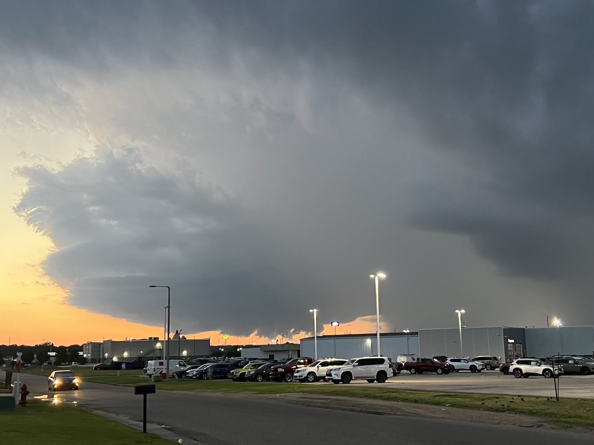 ⁦<a href="/NWSMemphis/">NWS Memphis</a>⁩ ⁦<a href="/ryanvaughan/">Ryan Vaughan</a>⁩ Nice little storm creeping in to Jonesboro.