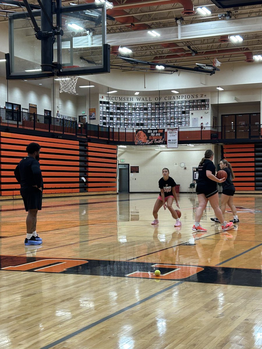 Tecumseh Girls Bball (@tecumsehgbball) on Twitter photo Great workout today from <a href="/CreatedbyKwalla/">Kristopher C. Wallace Sr.</a> <a href="/AddiZajac/">Addi Zajac</a> <a href="/AveryZajac14/">Avery</a> Love having guest coaches come in and give us a different voice and skill set! Great workout today from <a href="/CreatedbyKwalla/">Kristopher C. Wallace Sr.</a> <a href="/AddiZajac/">Addi Zajac</a> <a href="/AveryZajac14/">Avery</a> Love having guest coaches come in and give us a different voice and skill set!