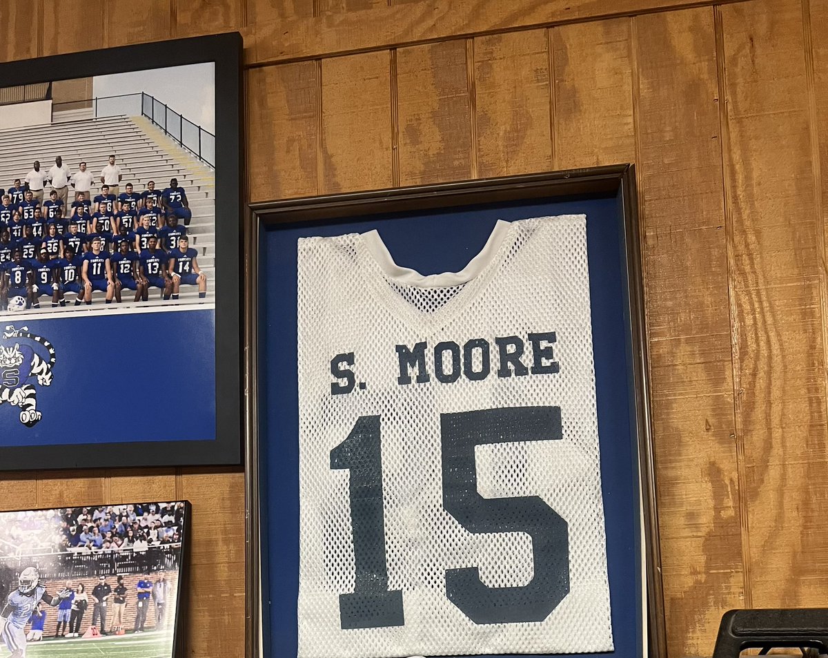 Earvin_Moore's tweet photo. The @Coastfootball showed @smccfootball major love today‼️😎🌴

Part ✌🏾 tomorrow! Where should @TerrenceCody and I go next?!

#BiteDown https://t.co/WKDSlcPAkp