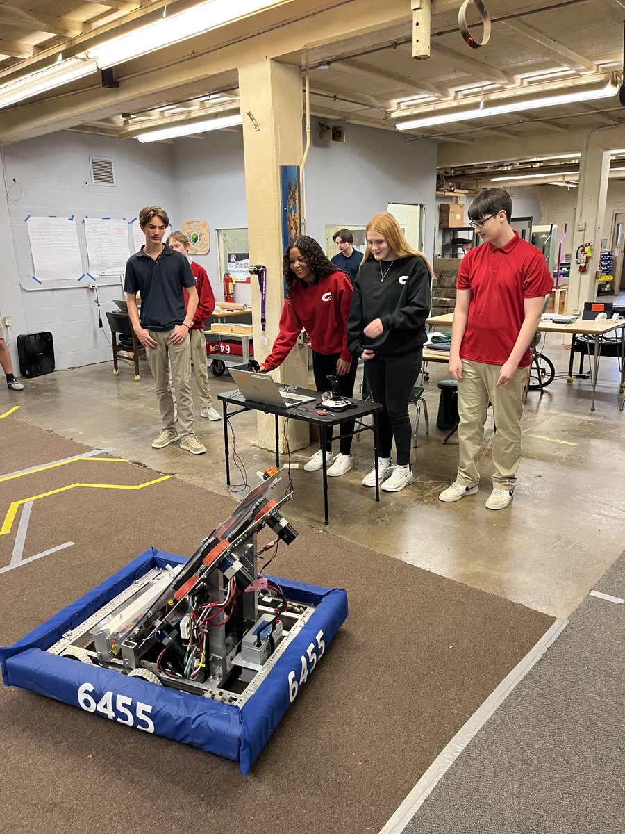 jcbaileybailey's tweet photo. I had the opportunity to take some students over to CHS today to check out their robotics team. We had fun driving the robot! https://t.co/qrarlKknZw