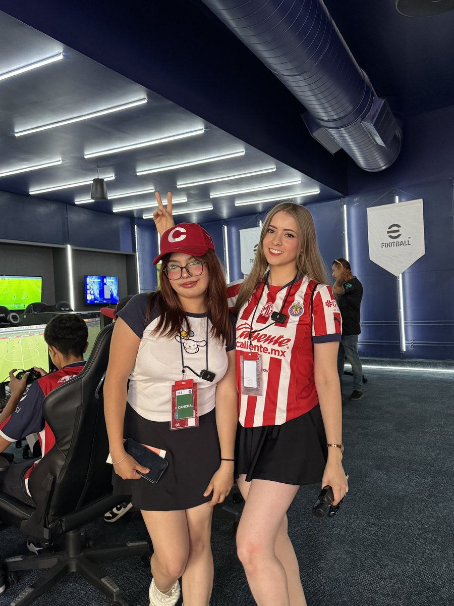 ✨ Invitadas de lujo en la #ArenaYeyian <a href="/VarelaBere/">Jess</a> y <a href="/cortexdesiree/">Cortex</a> 🫶