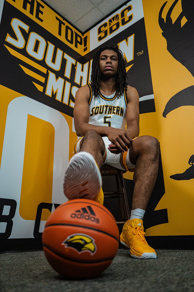 TylikWeeks's tweet image. Been a amazing 2 year so thankful for coaching staff for believing in me and taking a chance one me and I’m supper excited for what the future holds!! Blessed to be the SMCC all time leading scorer #bear🐻