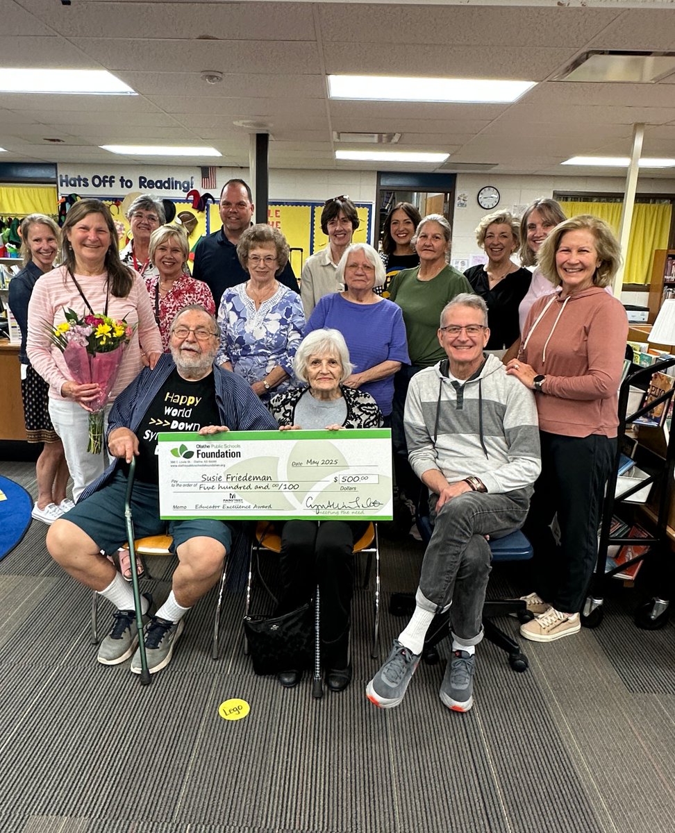 Big congrats to Susie Friedeman, 3rd-grade teacher at Havencroft Elementary, on receiving an E2 Award! Susie inspires growth in every student—with empathy, innovation, and the occasional extra recess.

Thanks <a href="/MainstreetCU/">Mainstreet CU</a> for supporting #OlatheSchools!

olathepublicschoolsfoundation.org/our-programs/t…