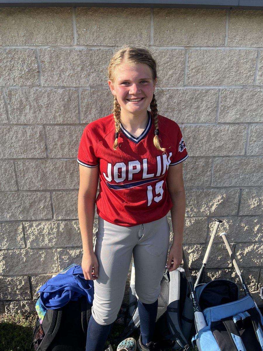 The MS Eagles split the day with a win against Lebanon 17-2 and a tough loss to Willard 5-4! The Eagles will play for 5th place tomorrow at 1:30! The Do Your Job winners for the day are Brylee and Jasmine!