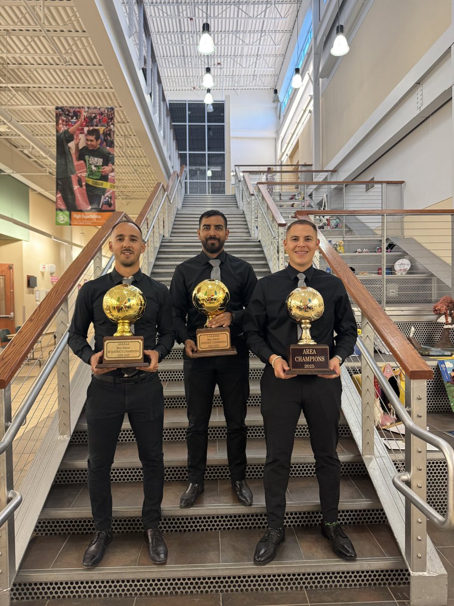 Pebble Hills HS Boys Futbol (@phhs_boysfutbol) on Twitter photo Closing 2024-2025 season being recognized in the district level! What a year it was!
2025 you were a special one.. 🙏🏆
#TodosJuntosPorUnMismoObjetivo <a href="/CLopez_PHHS/">Carlos Lopez Martinez</a> <a href="/MGarcia_PHHS/">Mario Garcia</a> <a href="/Odiaz_MPMS/">Coach Diaz</a> <a href="/PHills_HS/">Pebble Hills High School</a> Closing 2024-2025 season being recognized in the district level! What a year it was!
2025 you were a special one.. 🙏🏆
#TodosJuntosPorUnMismoObjetivo <a href="/CLopez_PHHS/">Carlos Lopez Martinez</a> <a href="/MGarcia_PHHS/">Mario Garcia</a> <a href="/Odiaz_MPMS/">Coach Diaz</a> <a href="/PHills_HS/">Pebble Hills High School</a>