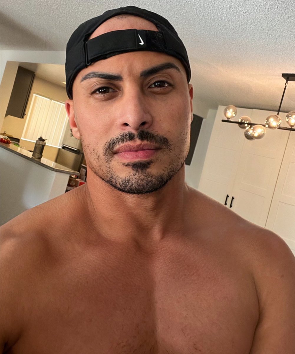 Enjoying my much needed time off !!! Time off has been necessary for my mental health, and honestly? Letting this facial hair grow in might be my favorite part of the break! Silly, but it feels like a little celebration of the MAN behind the makeup 😜 love you beauties ❤️