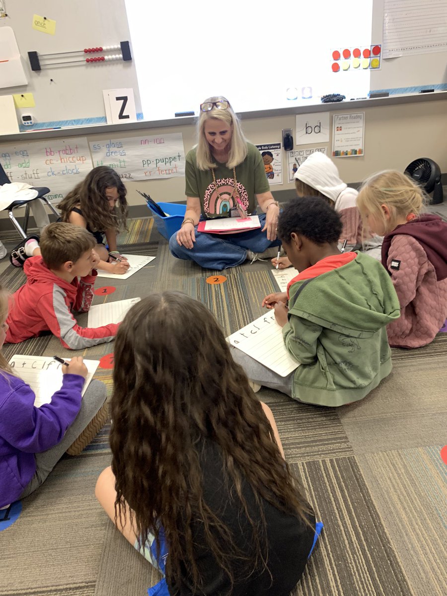 Readers, writers and mathematicians hard at work! 🐾