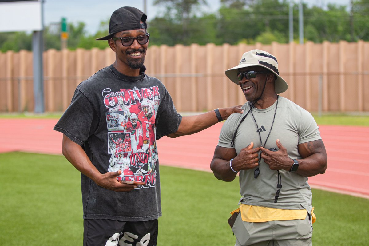 fasterperiod's tweet image. “Speed. Strength. Brotherhood. This is where iron sharpens iron — and the grind turns into greatness. #TrackWork #StayReady #PrepFast”