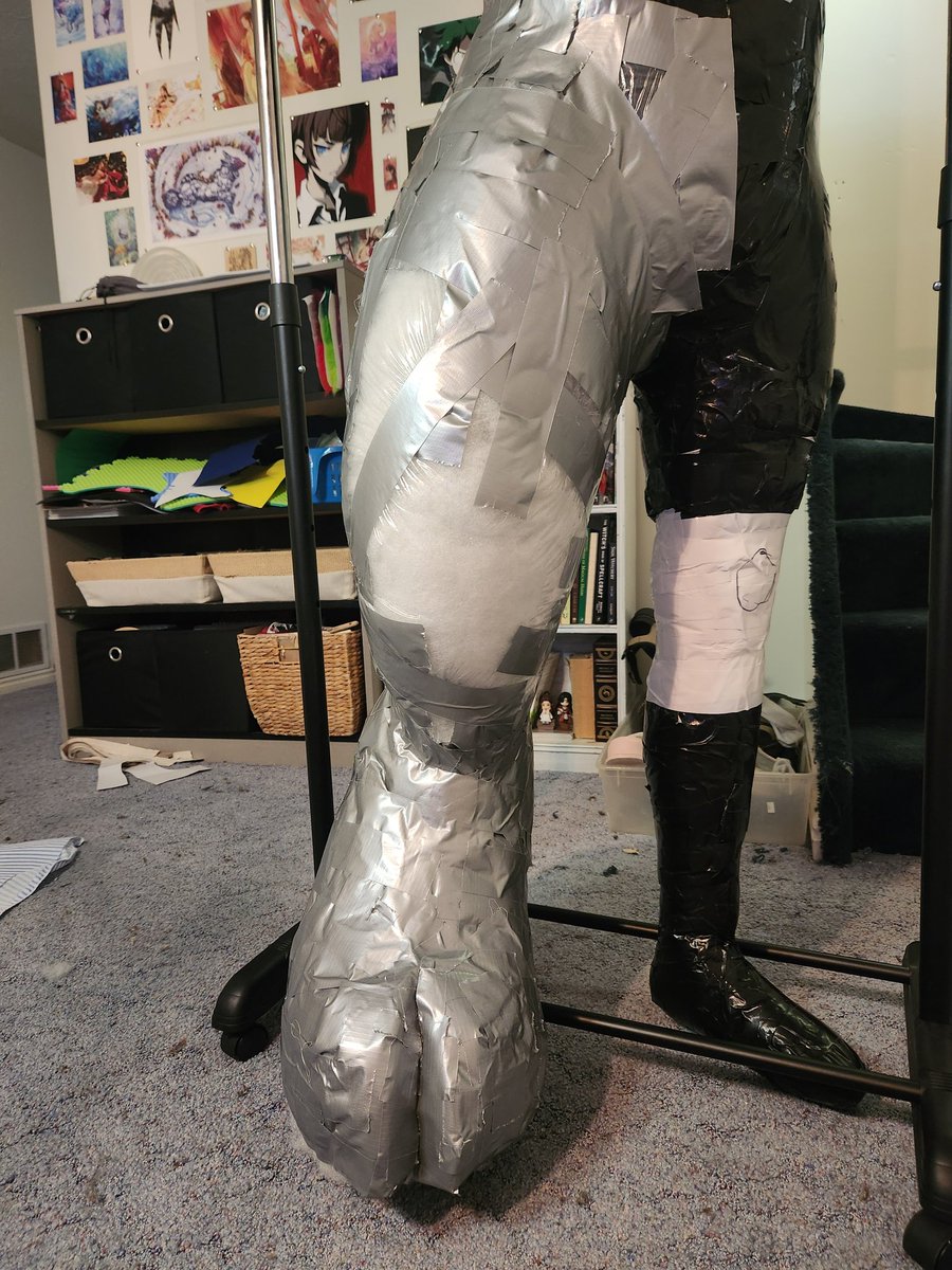 twiggy_leaf_C's tweet photo. Filmed the first part of my Digi tutorial today! Will post it soon on my YouTube and TikTok 👀 #fursuitmaker #tutorial #digigrade #furry https://t.co/0AaQkrH1cU