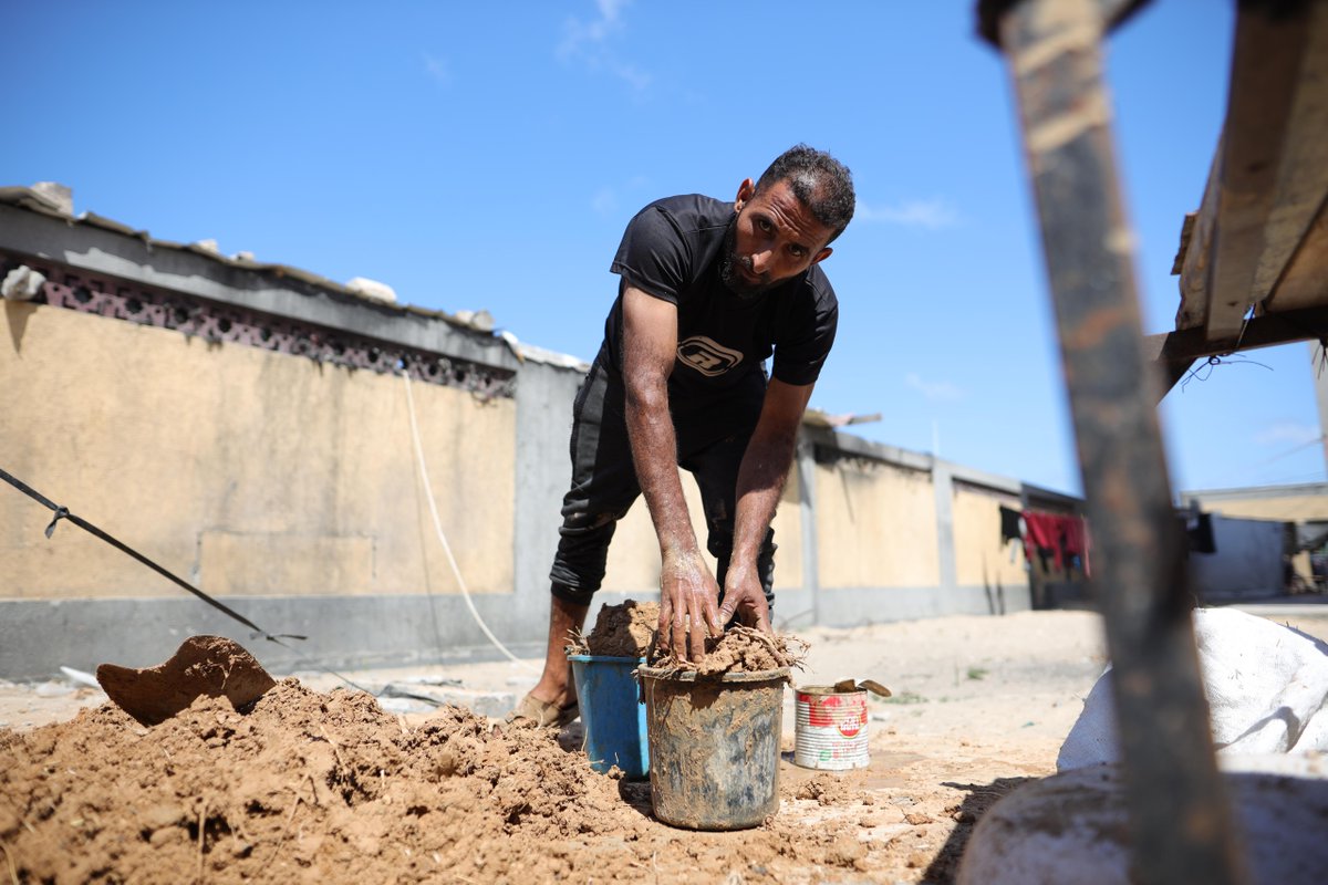 WCKitchen's tweet photo. “The lunch meal from WCK is the only meal I have all day,” said Ali, an artisan who builds traditional clay ovens by hand. With no gas or electricity, displaced families rely on ovens like his to cook. WCK meals fuel Ali’s work, helping him support his community. #ChefsForGaza https://t.co/j0G3gVoQeb